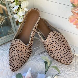 Universal Thread Tan and Black Women's Loafers